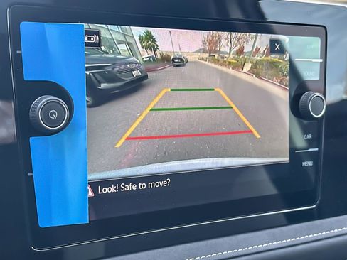 New 2026 Volkswagen Taos SE image 18