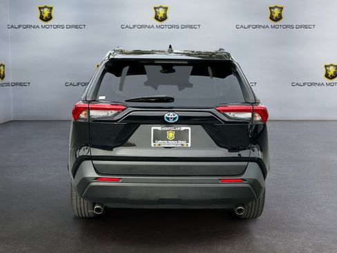 Used 2021 Toyota RAV4 LE image 4