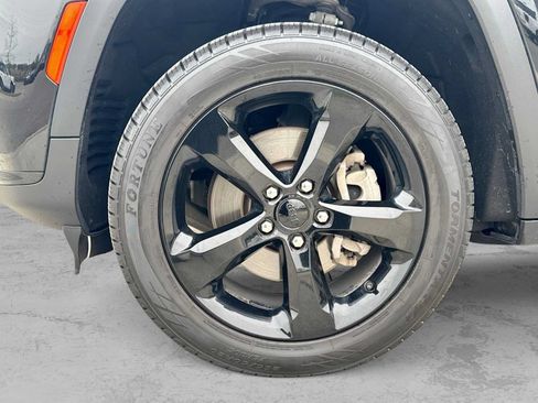 Used 2023 Jeep Grand Cherokee L Laredo AWD/4WD image 13