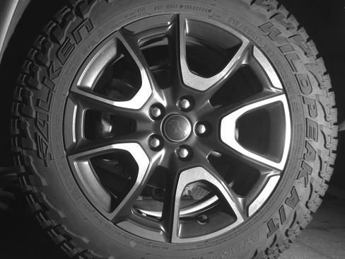 Used 2025 Jeep Compass Trailhawk AWD/4WD image 14