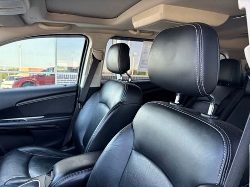 Used 2018 Dodge Journey Crossroad w/ Nav & Sun Group FWD image 10