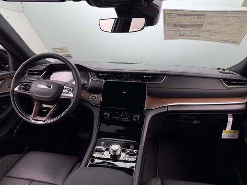 New 2025 Jeep Grand Cherokee Summit image 21