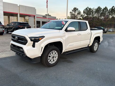 Certified 2024 Toyota Tacoma SR5 image 2