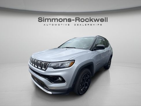 Used 2025 Jeep Compass Limited AWD/4WD image 1