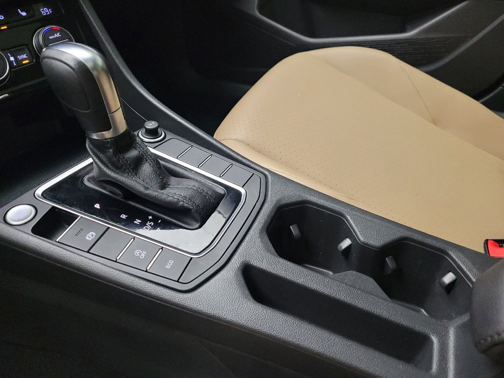 Used 2019 Volkswagen Jetta SE w/ Cold Weather Package FWD image 26