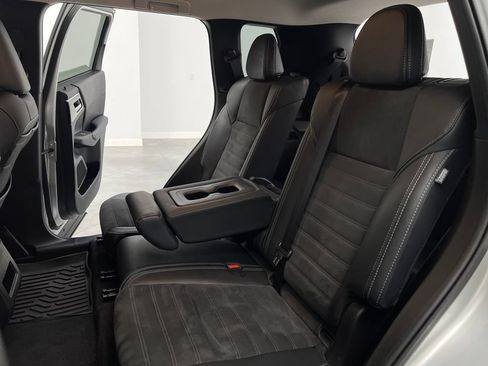 Used 2024 Mitsubishi Outlander SE FWD image 16