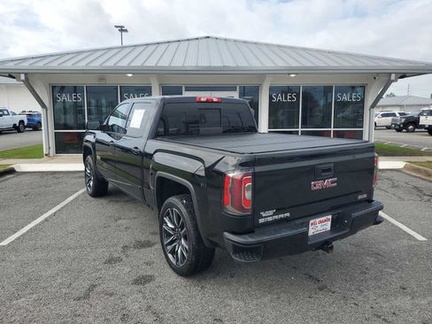Used 2018 GMC Sierra 1500 SLT AWD/4WD image 3