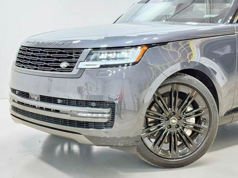 Used 2025 Land Rover Range Rover Long Wheelbase SE AWD/4WD image 3