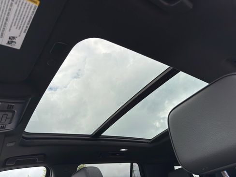 Used 2024 GMC Yukon Denali image 5