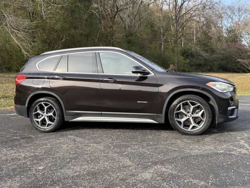 Used 2017 BMW X1 xDrive28i AWD/4WD image 5