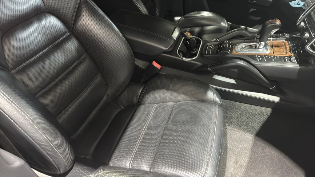 Used 2011 Porsche Cayenne Turbo AWD/4WD image 22