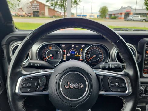 Used 2020 Jeep Wrangler Unlimited Sahara w/ Uconnect 4C Nav & Sound Group AWD/4WD image 28