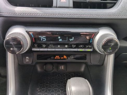 Used 2023 Toyota RAV4 LE AWD/4WD image 17