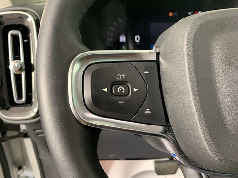 Used 2023 Volvo XC40 B5 Plus AWD/4WD image 18