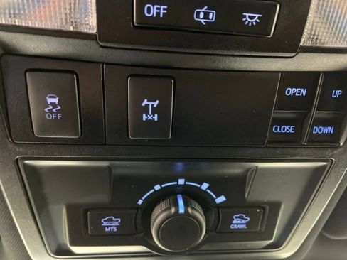 Used 2018 Toyota Tacoma TRD Off-Road w/ TRD Premium Off Road Package AWD/4WD image 32