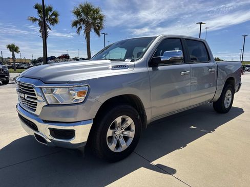 Used 2024 RAM 1500 Laramie AWD/4WD image 3
