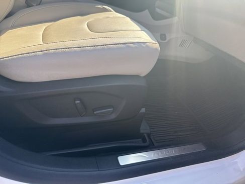 Used 2022 Ford Edge Titanium w/ Class II Trailer Tow Package image 17