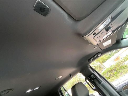 Used 2022 Chevrolet Tahoe Z71 w/ Luxury Package image 23