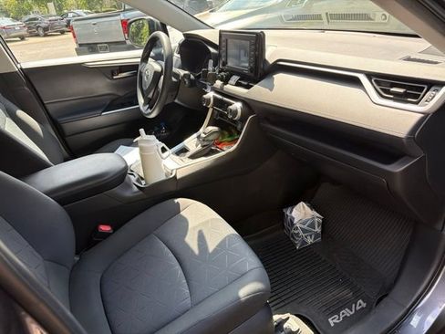 Used 2021 Toyota RAV4 XLE AWD/4WD image 12
