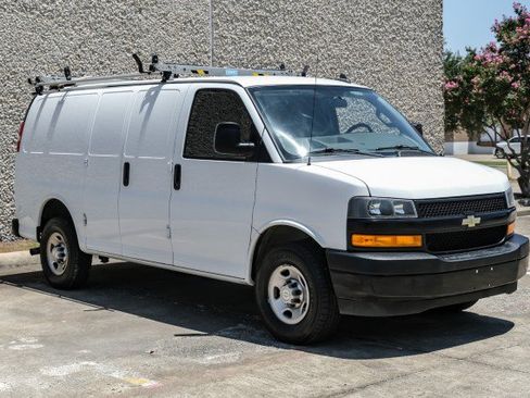 Used 2021 Chevrolet Express 2500 w/ Enhanced Convenience Package RWD image 6