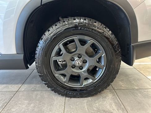 Used 2025 Honda Pilot TrailSport image 9