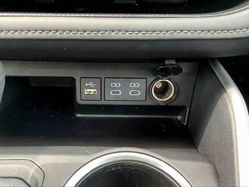 Used 2024 Toyota Highlander XLE AWD/4WD image 19