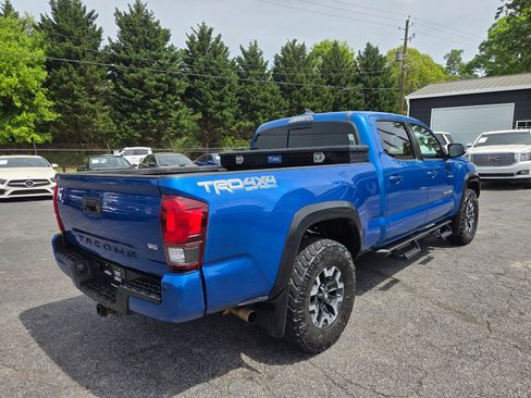 Used 2018 Toyota Tacoma TRD Off-Road w/ Technology Package AWD/4WD image 8