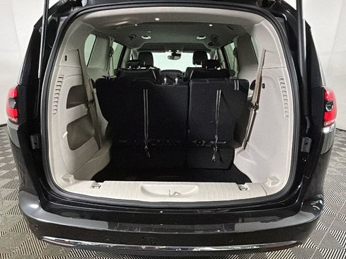 Used 2024 Chrysler Pacifica Touring-L FWD image 31