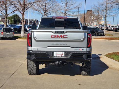 Used 2025 GMC Sierra 2500 AT4X image 6