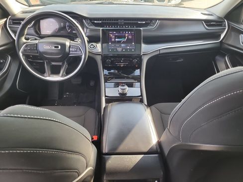 Certified 2022 Jeep Grand Cherokee L Laredo w/ Luxury Tech Group I RWD image 17