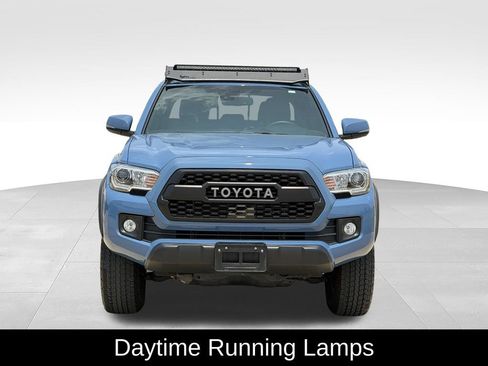 Used 2019 Toyota Tacoma TRD Off-Road w/ Technology Package AWD/4WD image 3