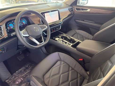 New 2026 Volkswagen Atlas SE image 9