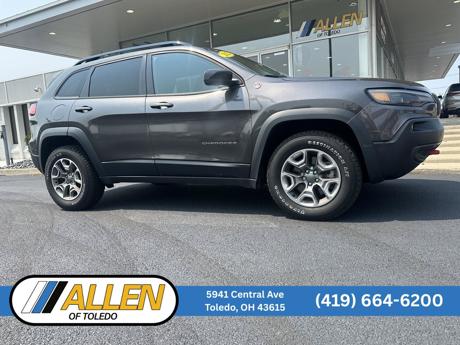 Used 2022 Jeep Cherokee Trailhawk AWD/4WD image 1