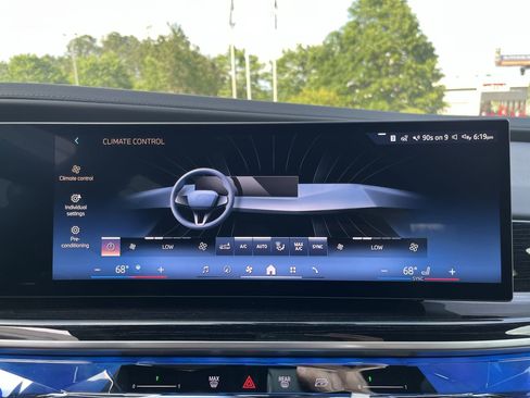 Certified 2025 BMW 740i w/ Premium Package RWD image 27