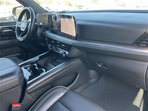 Used 2025 Chevrolet Suburban Premier image 36