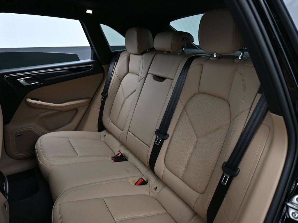 Certified 2026 Porsche Macan AWD/4WD image 24