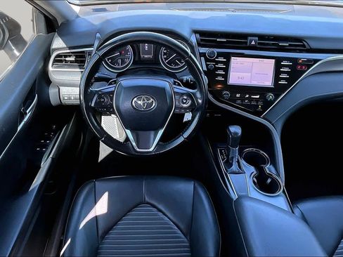Used 2018 Toyota Camry SE FWD image 6