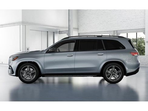 Used 2025 Mercedes-Benz GLS 450 4MATIC image 34