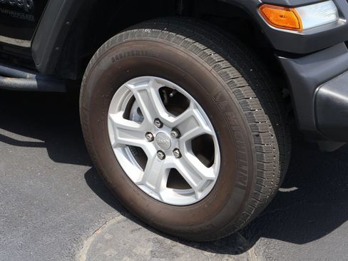 Used 2022 Jeep Wrangler Unlimited Sport AWD/4WD image 8