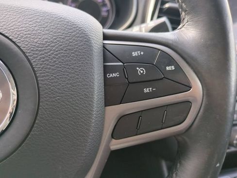 Used 2019 Jeep Cherokee Limited FWD image 27