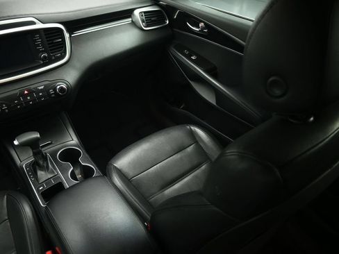 Used 2020 Kia Sorento FWD V6 image 46