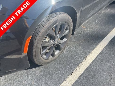 Used 2018 Chrysler Pacifica Touring Plus w/ S Appearance Package image 3