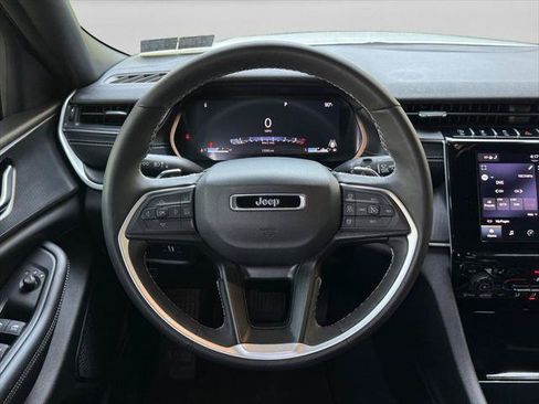 Certified 2024 Jeep Grand Cherokee Altitude AWD/4WD image 1