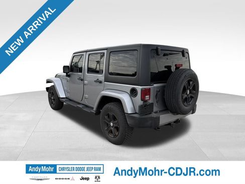 Used 2018 Jeep Wrangler Unlimited Sahara AWD/4WD image 5