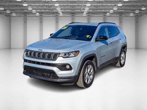 Used 2025 Jeep Compass Latitude image 1