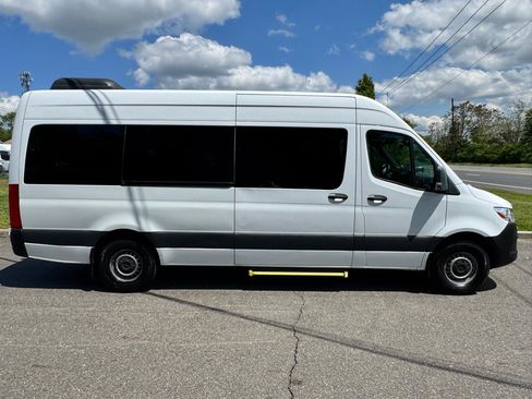 Used 2019 Mercedes-Benz Sprinter 2500 image 4