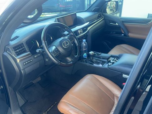 Used 2021 Lexus LX 570 4WD w/ 3rd Row & Luxury Pkg image 2