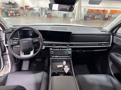 Used 2025 Hyundai Santa Fe SEL FWD image 13