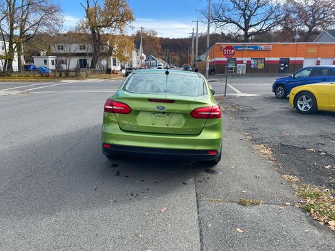 Used 2018 Ford Focus SE w/ Cold Weather Package image 6