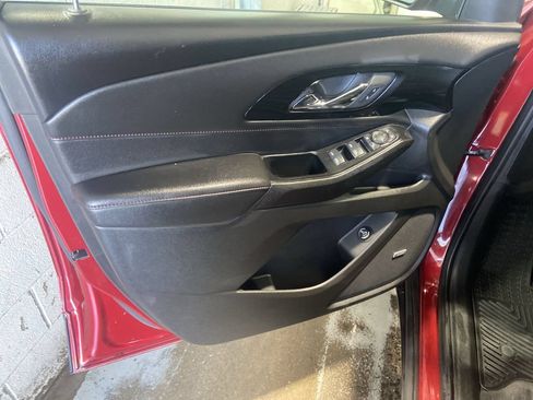 Used 2023 Chevrolet Traverse RS AWD/4WD image 23